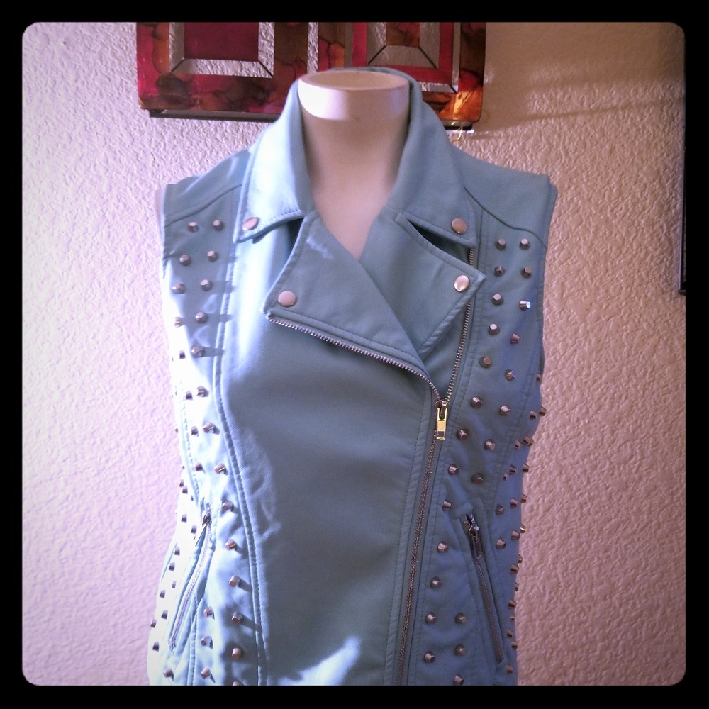 Vest with studs never worn